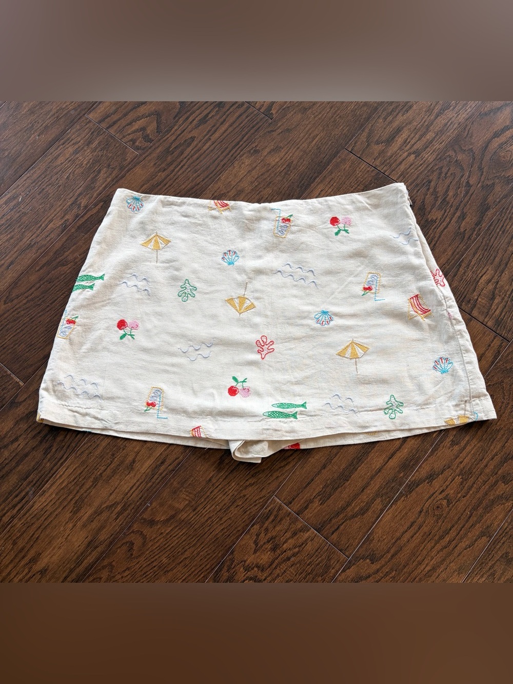 Gap Cream Embroidered Beach Motif Mini Skort